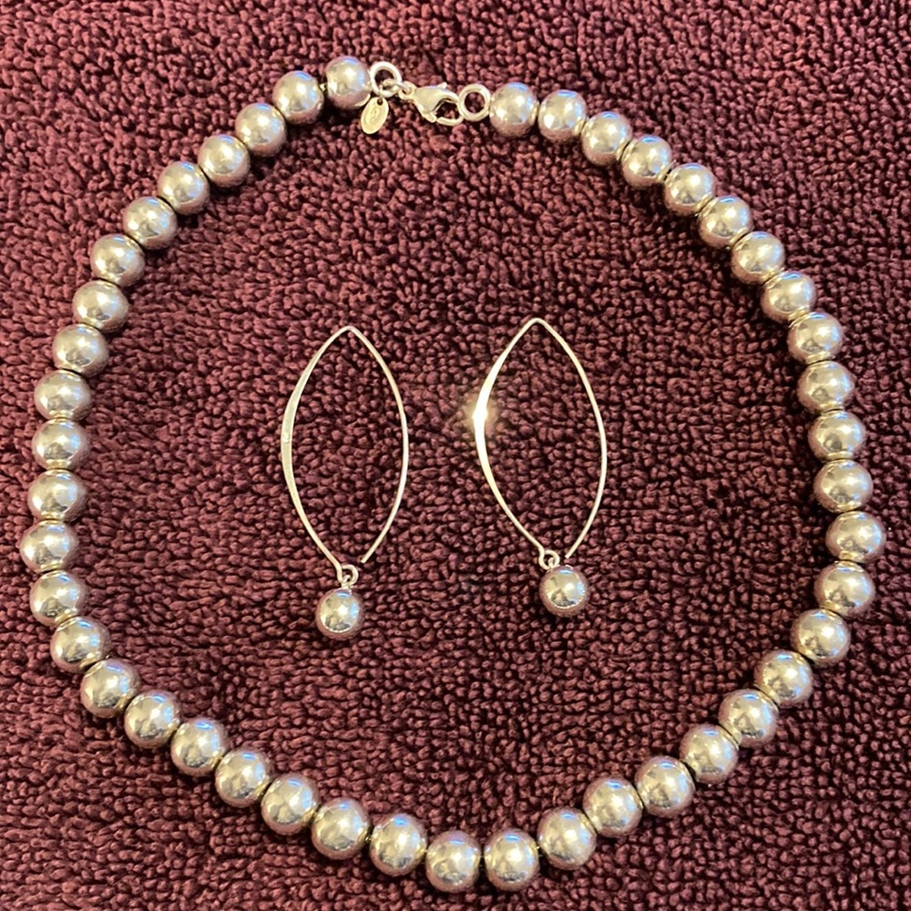 Beaded choker with bead earrings